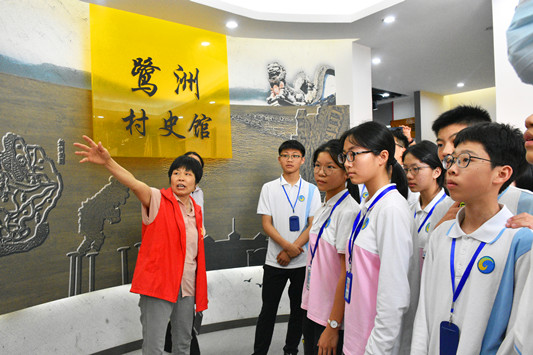 桂凤中学学子怀揣梦想与斗志开启研学之旅