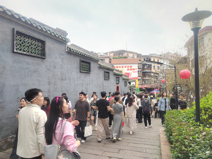 清明假期，顺德再现“人从众”景象