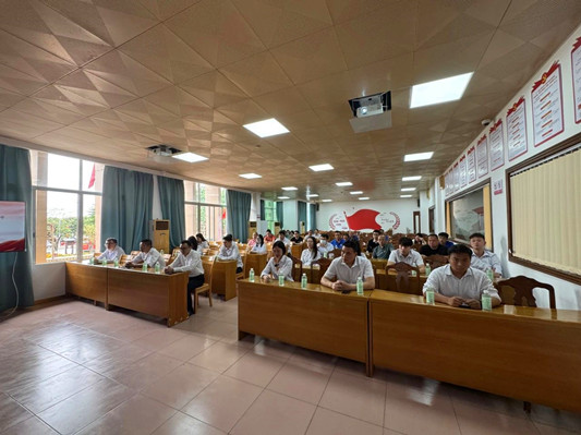 以中央八项规定精神为指引，强担当践初心