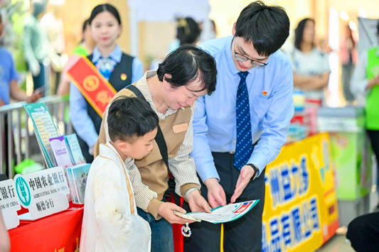 农行：反诈宣传进商圈，守护民众“钱袋子”
