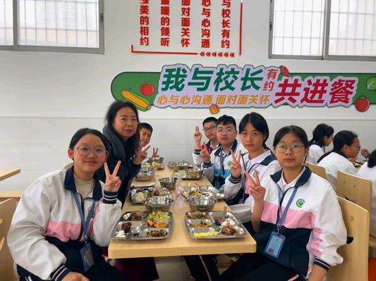 乐从校长们化身“陪餐员”呵护成长！