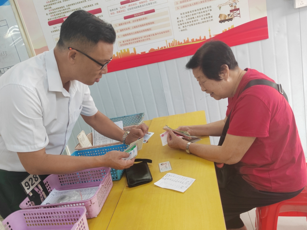 八旬老人遗失钱包 顺德公交司机暖心归还