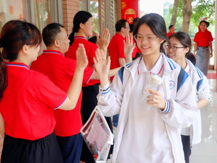 今日，旗开得胜！顺德近1.5万名学子“战”高考