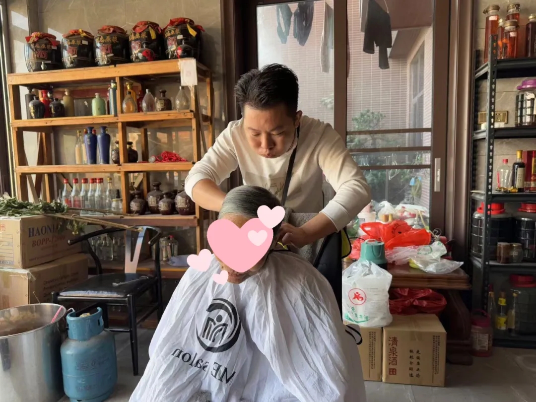 感动！龙江沙富：满足“微心愿”，长者“笑开颜”