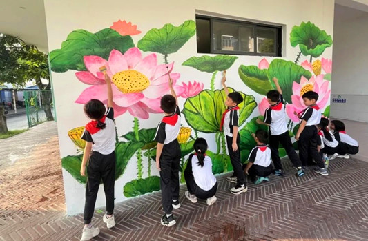 巧手绘新颜！明德小学师生共绘校园墙绘