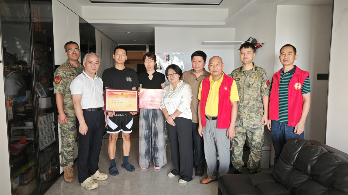 北滘为立功军人家庭送喜报：荣光耀家门 崇军暖人心