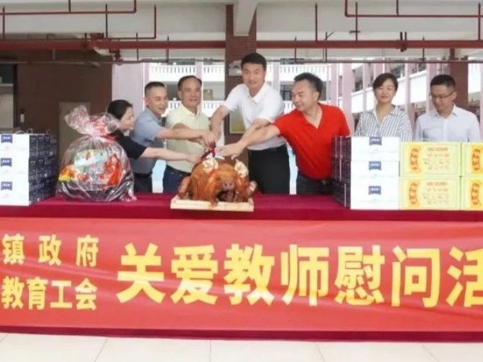 金猪“空降”碧桂园实验学校，为中考学子加“油”