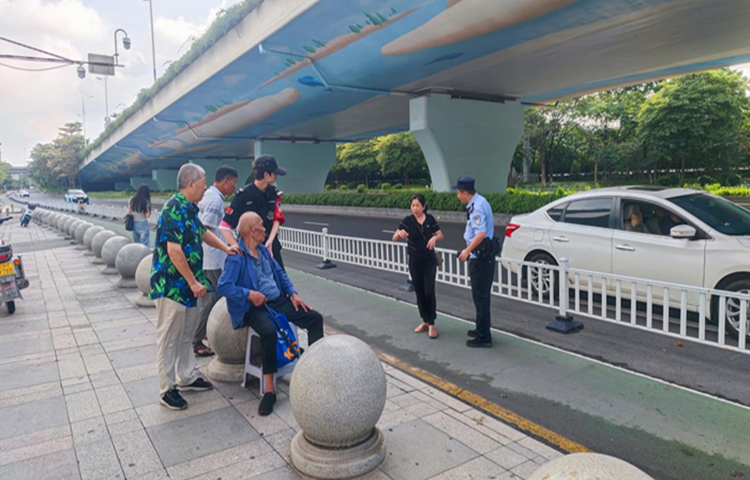 小举动大温暖！容桂轻轨站民警助近九旬老人回家
