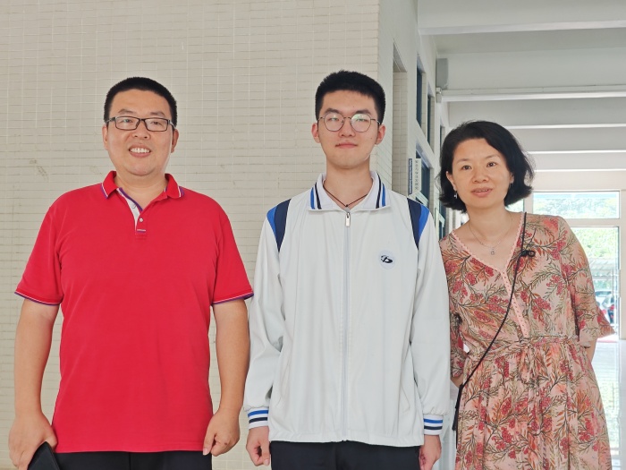 顺德一中邓宇轩：掐秒表学习，目标清北！