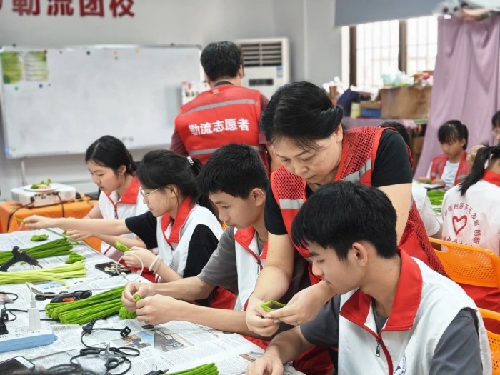指尖传爱心！勒流中学这场手作志愿服务活动好暖