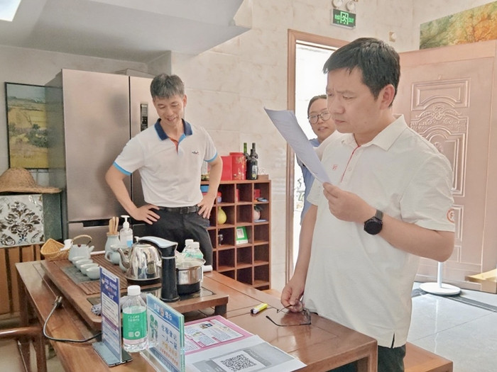 陈新文赴杏坛镇督导蚊媒传染病防控工作
