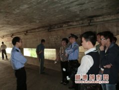 隧道年久失修　路灯损坏隐患大
