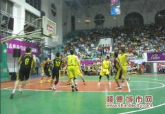 暑期篮球公开赛　已是“18岁大小伙”