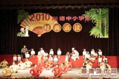 童子诵读，雏凤清音胜坐而论道