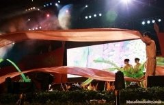 党旗飘扬，文明伦教