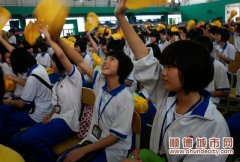 请给我多一点点空间，再多一点点信任