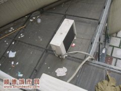 高档小区里违建玻璃长廊　业主担心安全没保障
