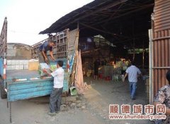 黑作坊生产出1万罐“名牌”饮品