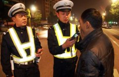 酒后驾驶，伦教两男子被送看守所
