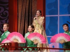 九十岁老太赏粤曲，元宵有滋味