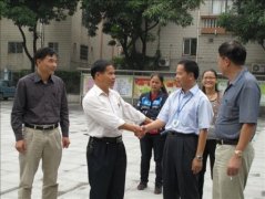 中心小学迎来帮扶对象参观学习