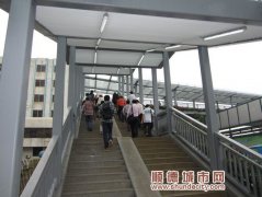 人行天桥新增三座 欢迎你来体验