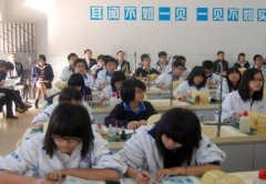 北滘中学学生质疑校方安装手机屏蔽器