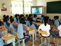 朝亮小学组织全体师生观看《开学第一课》