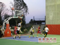 两镇街书记合唱2首，筹得善款83万
