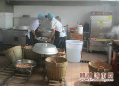 开学有好礼　新校车新饭堂启用