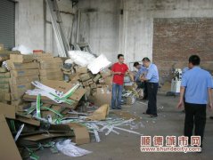 捣毁桑麻工业区内一灯具制假窝点
