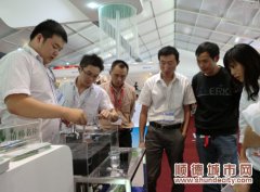 顺德家电展：叹美食看产品两不误