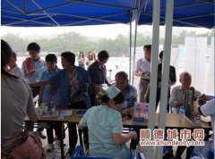 专家义诊一天来了800名市民
