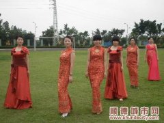 解下围裙换上时装，伦教母亲也很“潮”